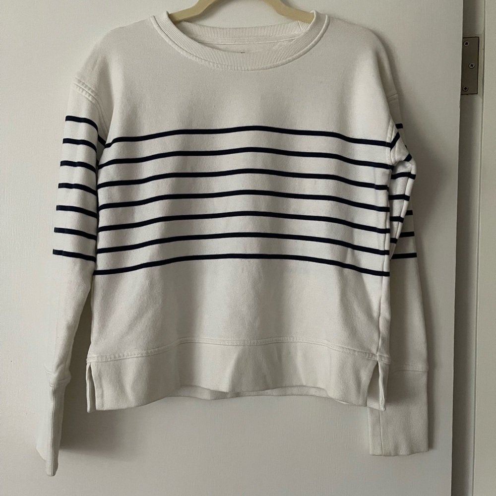 Vineyard Vines White and Navy blue Crew Neck Sweater